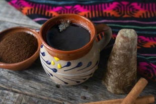 ¡Qué es atole de chaqueta? Te contamos sobre esta deliciosa bebida michoacana