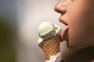 Ofrecen trabajo probando helados; pagan 20 mil pesos