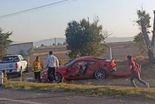 El conductor perdió el control de su vehículo y se estrelló contra una camioneta