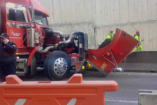 Debido al bloqueo, cientos de personas caminaron varios kilómetros