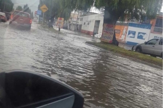 Lluvia provoca encharcamientos y fallas de energía eléctrica en municipios del Valle de Toluca