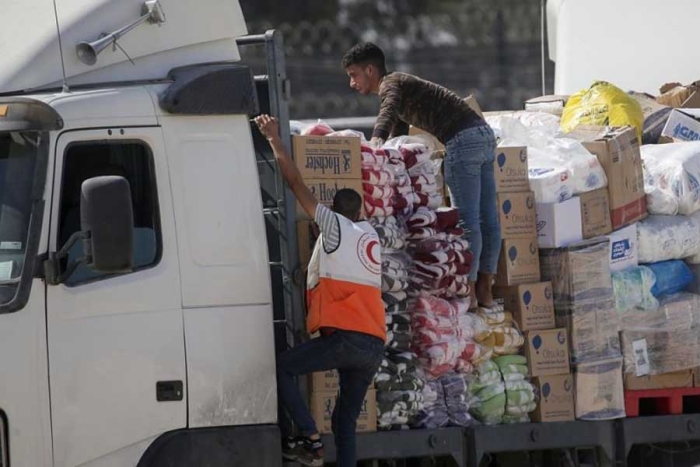 Ayuda humanitaria comienza a entrar a Gaza desde Egipto