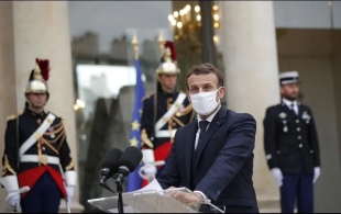 Macron quiere &quot;fastidiar hasta el final&quot; a franceses no vacunados