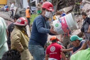 Alertan a pobladores de Tlalnepantla por posibles nuevos derrumbes