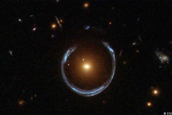 Nuevo estudio de los &quot;anillos de Einstein&quot; podría resolver debate sobre la materia oscura y revelar una nueva física