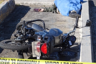 Caen motociclistas y uno muere sobre Las Torres frente al parque 18 de Marzo.