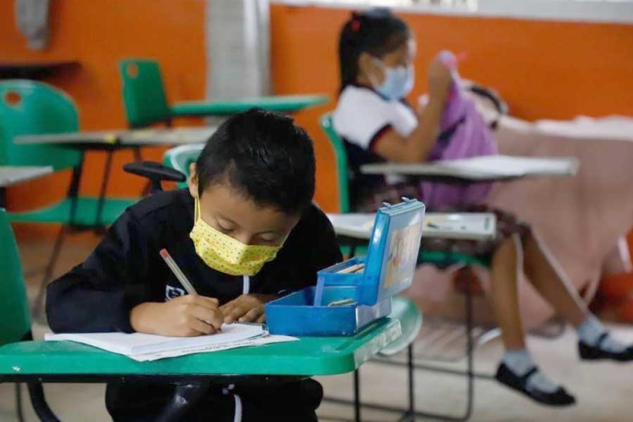 Enseñanza a oscuras; diputados piden a CFE reconectar escuelas mexiquenses