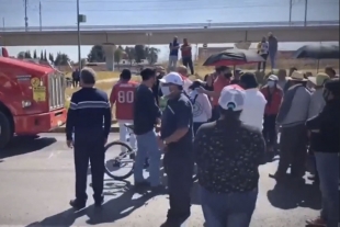 Cierran Avenida Solidaridad Las Torres por problemática con pozo de agua en Metepec