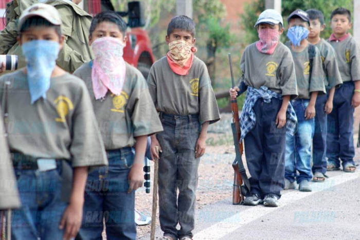 Niños guerrerenses toman las armas para cuidar comunidad