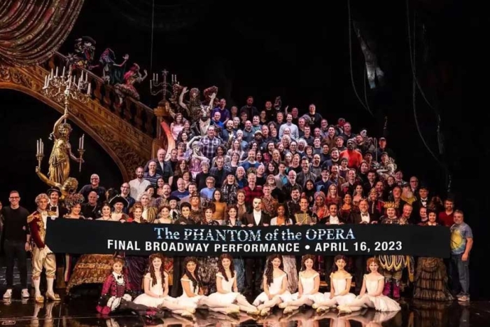 Tres décadas después, “El Fantasma de la Ópera” baja su telón en Broadway