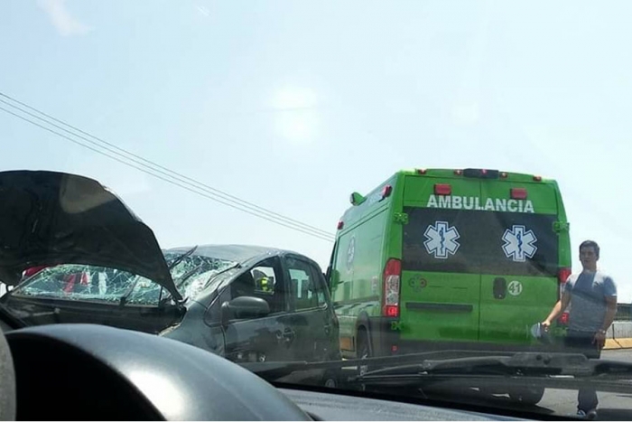 Ponchadura de llanta provocó volcadura en Paseo Tollocan