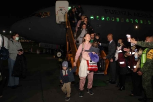 Segundo vuelo de la Fuerza Aérea llega a CDMX con evacuados de Ucrania