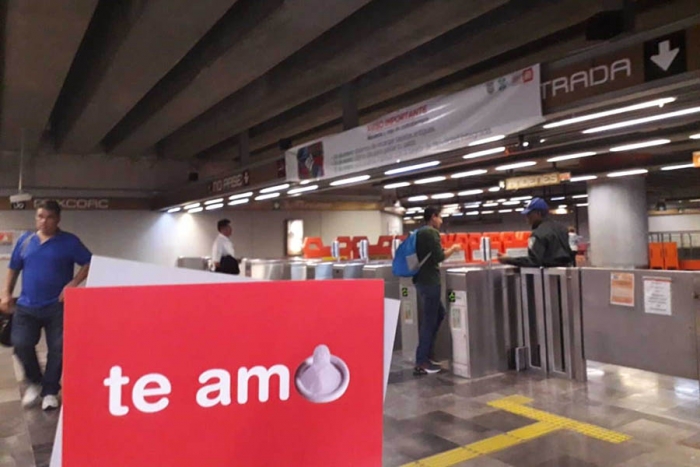 Regala Metro más de 100 mil condones