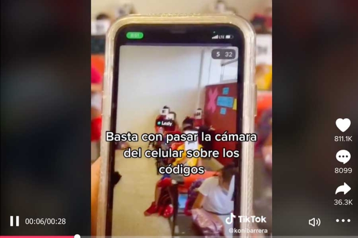 ¿Buena o mala idea? Maestra se hace viral por pasar lista con códigos QR