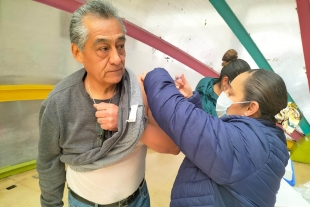 Continúa campaña de vacunación contra Influenza y Covid en Toluca