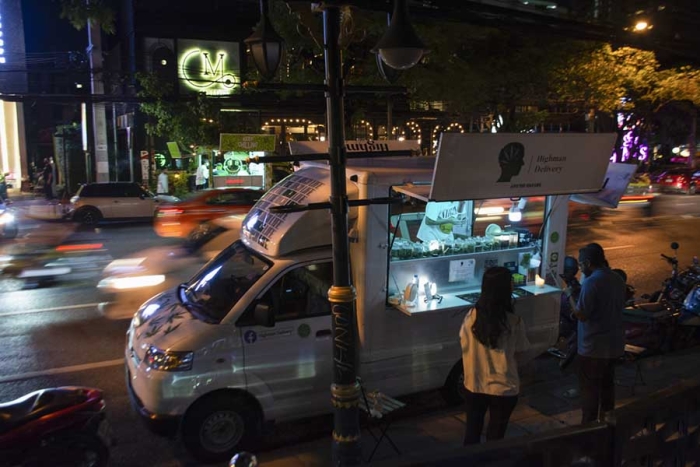 Los “food trucks” de marihuana toman las calles de Bangkok