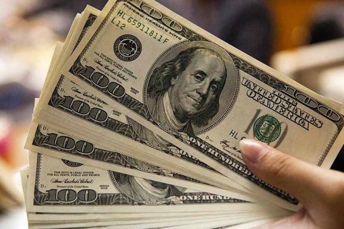 Dólar supera los 23 pesos por primera vez en 32 años