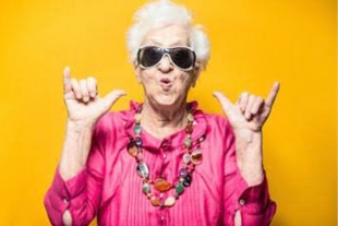 Las mujeres viven hasta seis años más que los varones porque previenen en salud: ISSSTE