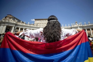 Rechaza Papa enfrentamientos en Colombia