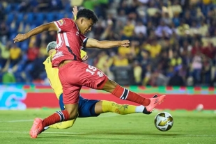 Con Toluca disputó 31 partidos en la última temporada, marcó seis goles y asistió en cuatro ocasiones, contribuyendo de forma directa en la ofensiva escarlata