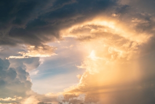 Falta de nubes provoca calentamiento asimétrico y noches más cálidas