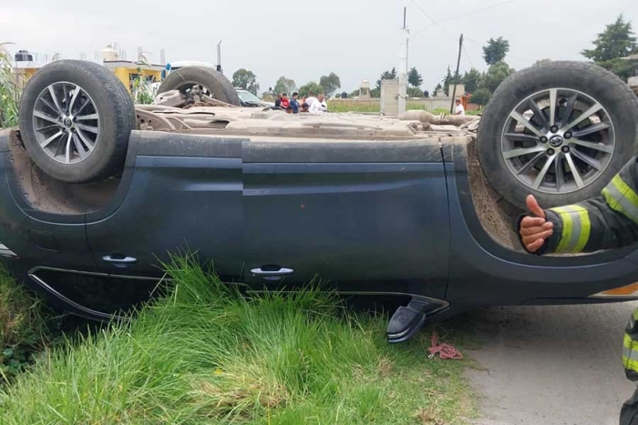 Vuelca camioneta en Toluca; un lesionado