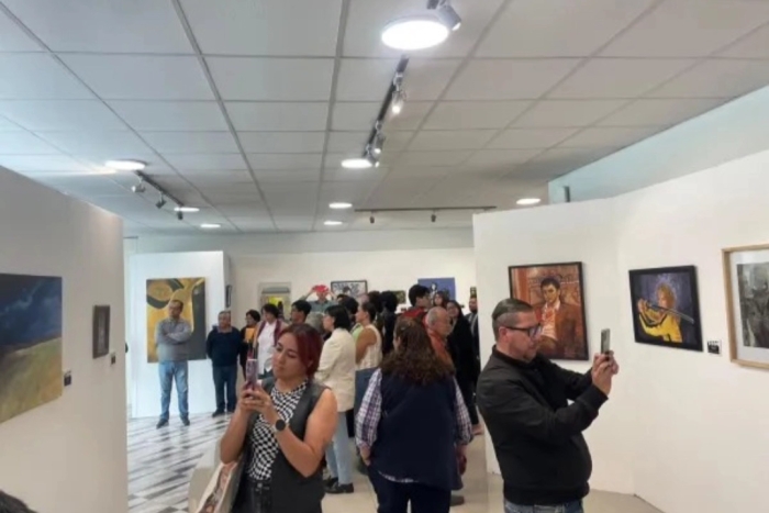 Disponible hasta el próximo 18 de agosto, la presente muestra gratuita reúne un total de 42 obras de 21 artistas