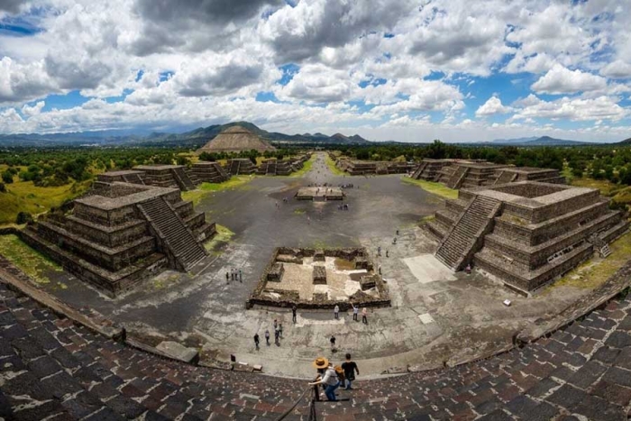 Quedarán prohibidas aquellas actividades comerciales ajenas a la visita cultural propia del lugar