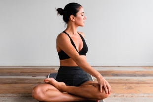 Posturas de yoga que te ayudarán a dormir mejor