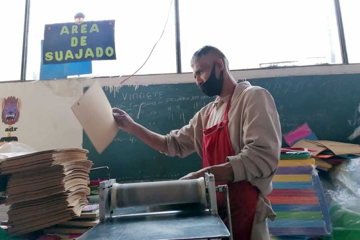 Trabajo artesanal en centros penitenciarios apoya a la reinserción social en internos