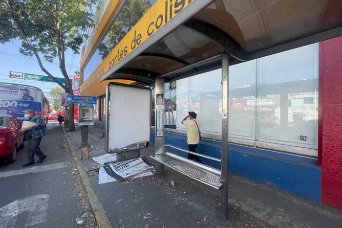 Vandalizan mobiliario urbano