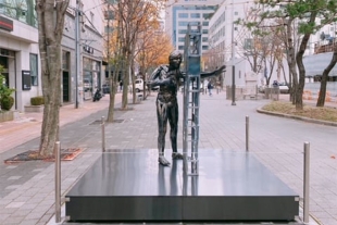 ¡Ya llegó! escultura de Fernando Cano adorna Suwon, ciudad hermana de Toluca