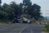 Vuelca camión que transportaba material para construcción, en la Toluca-Valle de Bravo