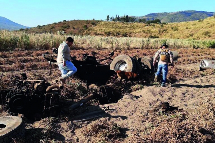 Mueren 14 personas por explosión de pipa en Nayarit