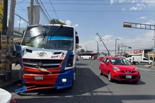 Tras el reporte al número de emergencias 911, paramédicos acudieron al sitio y brindaron atención médica a las dos pasajeras lesionadas. 