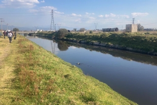 Flotando y sin vida encuentran cadáver de hombre en el río Lerma