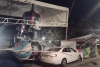 Ebrio automovilista destruye casita de Santa Claus en Alameda de Toluca