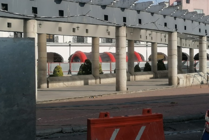 Cierre de Plaza González Arratia causa inconformidad entre visitantes del centro de Toluca