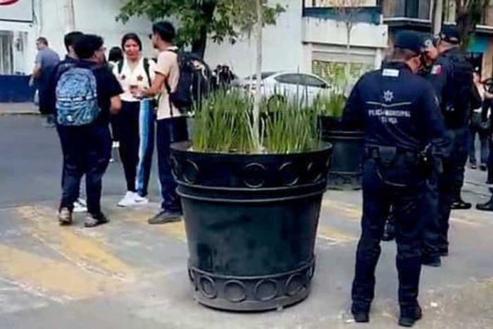 Tras la agresión, compañeros de los dos involucrados en el incidente solicitaron el apoyo de los cuerpos de emergencia