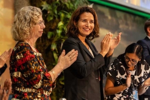 PNUMA / Natalia Mroz La directora ejecutiva del PNUMA y Leila Benali, presidenta de la UNEA-6, durante la sesión plenaria de clausura de la sexta sesión de la Asamblea de las Naciones Unidas sobre el Medio Ambiente (UNEA-6) en Nairobi, Kenia, el 1 de marzo de 2024.    