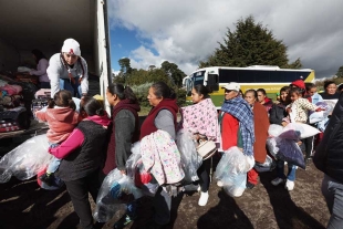 Se solidariza comunidad de la UAEMéx con pobladores del Nevado de Toluca; entregan colecta invernal
