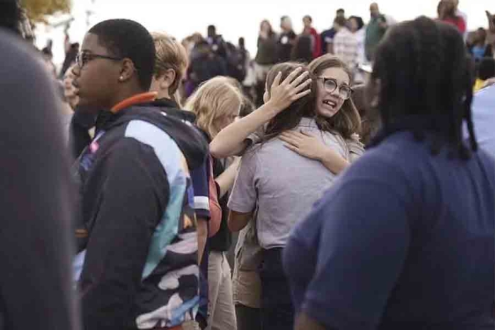 Tiroteo en escuela secundaria de Missouri deja tres muertos