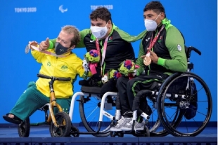 Arnulfo Castorena y Jesús Hernández ganan oro y bronce en natación