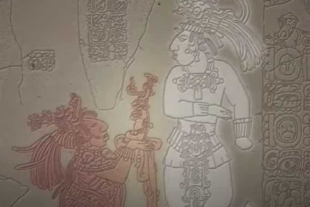 El trabajo de descifrado corrió a cargo de los especialistas David Stuart, de la Universidad de Texas, y Octavio Esparza, de la Universidad Nacional Autónoma de México