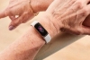 Nueva Fitbit Luxe: la pulsera para amantes de la moda