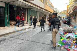 Se registra incendio en negocio de manualidades en el centro de Toluca