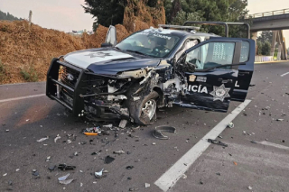 Conductor ebrio choca de frente contra policías estatales en la Tenango–Ixtapan; hay cuatro lesionados