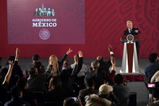 AMLO anuncia plan para garantizar seguridad social a periodistas