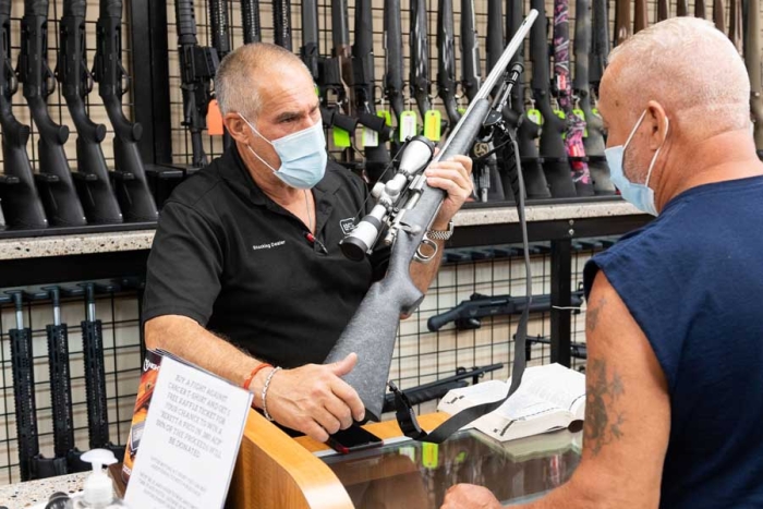 Corte Suprema de EUA reafirma derecho a portar armas en público