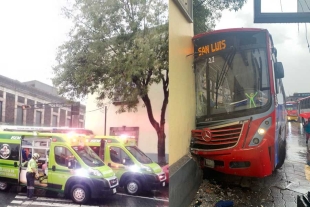 Se estrella camión de pasajeros contra pared en el centro de Toluca; nueve  lesionados